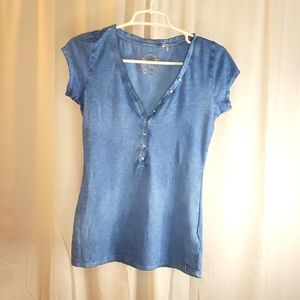Guess Los Angeles, women's size Small, sky blue, t-shirt, short sleeves.